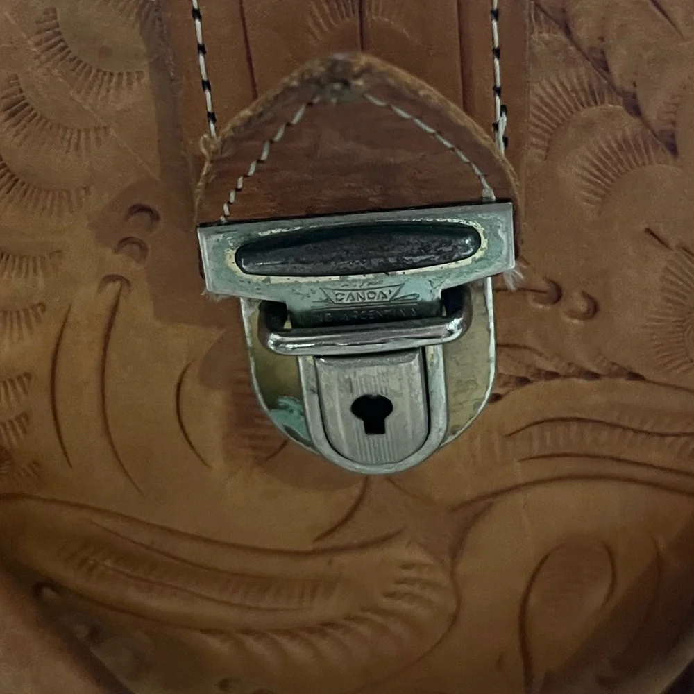 🪸 VINTAGE MR Canoa Industria Argentina Hand Tooled Leather Purse Suitcase Doc… - Picture 4 of 12